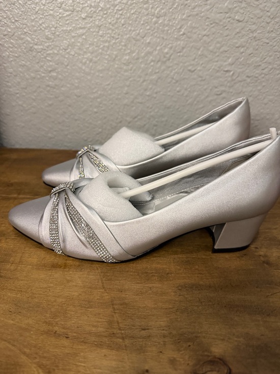 easy street Shoes - Easy Street Alive 5  Silver Satin Low Heel Pumps with Crystal Accent size 6